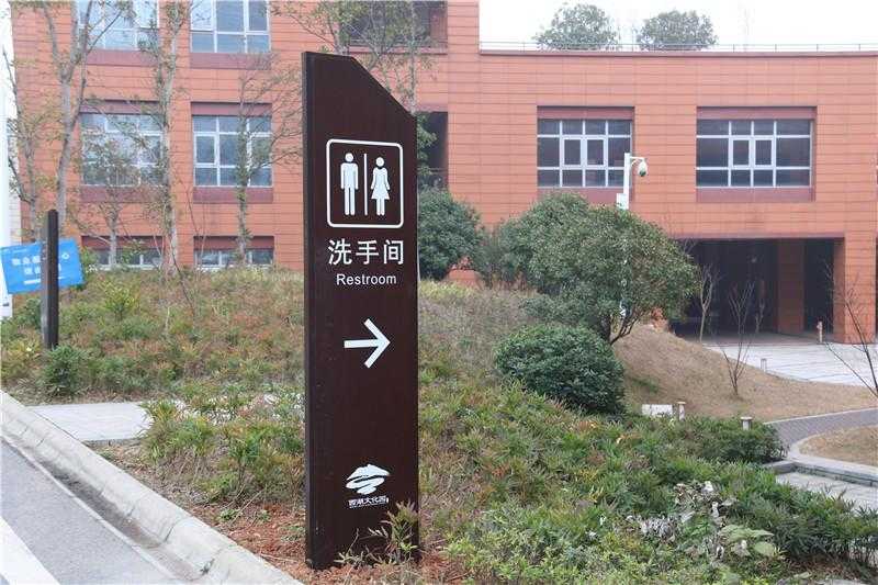 在標識設計中，箭頭起到什么作用呢？